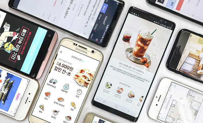 En la vida diaria en Corea del Sur la tecnología juega un papel fundamental y es muy común hacer algunas actividades a través de las aplicaciones del teléfono inteligente. | Korea.net DB